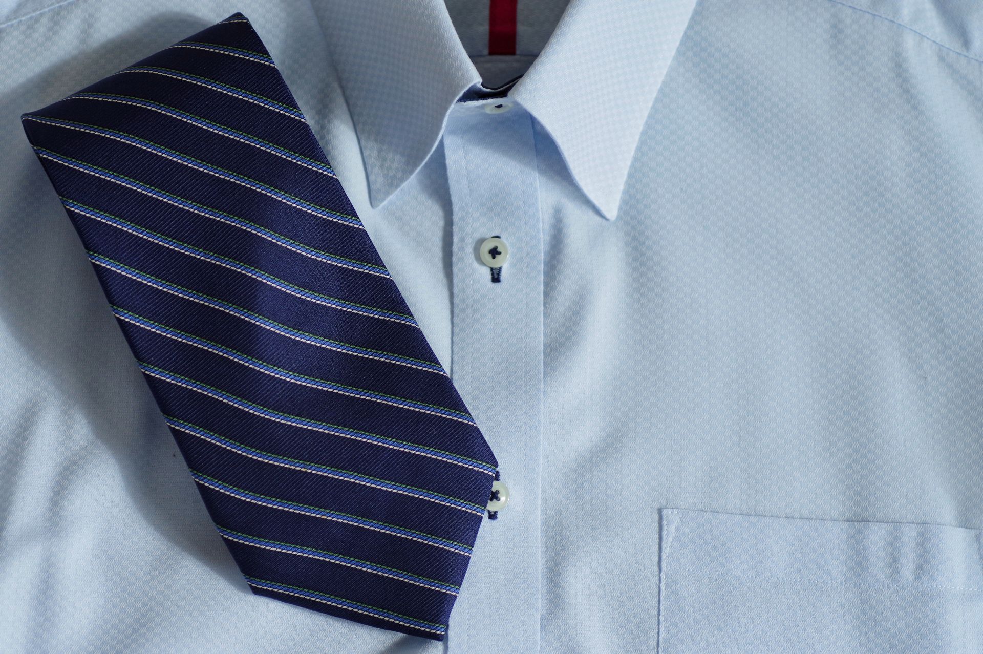 銀行のホワイト企業ランキング2023 – 安心して働ける職場とは？